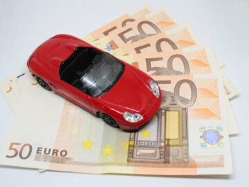 – The intraday high is 266.79 USD and the intraday low is 258.02 USD.